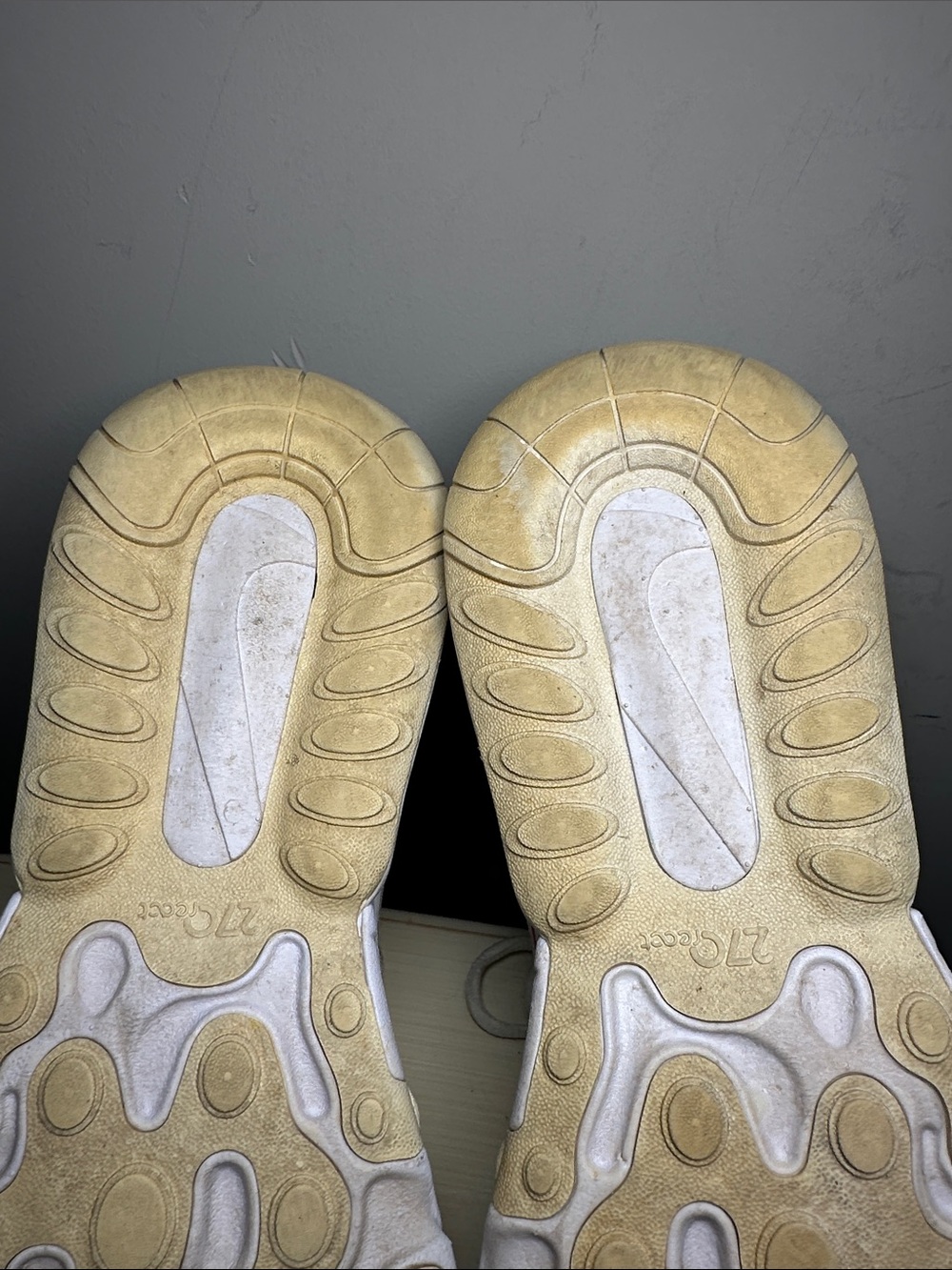 Nike air max 270 react summit White Sneakers with siren red accents - Picture 8 of 9